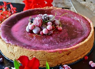 Dolce per la festa della mamma: Cheesecake con yogurt e frutti di bosco Dolce per la festa della mamma: Cheesecake con yogurt e frutti di bosco