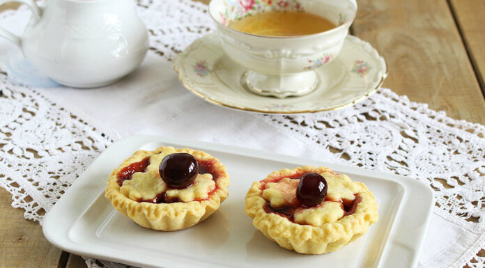 Tartellette alla confettura di amarene brusche
