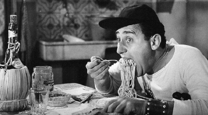 Nando Mericoni distrugge i maccaroni