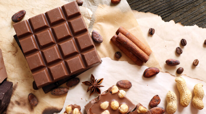 Cioccolato e Nocciole by Depositphotos