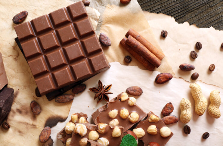 Cioccolato e Nocciole by Depositphotos